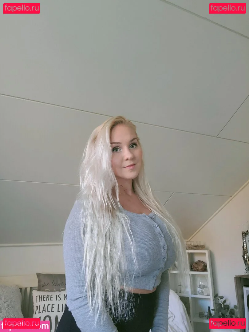 Emilia Linden Onlyfans Photo Gallery 