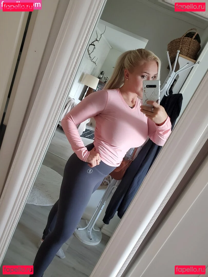 Emilia Linden Onlyfans Photo Gallery 