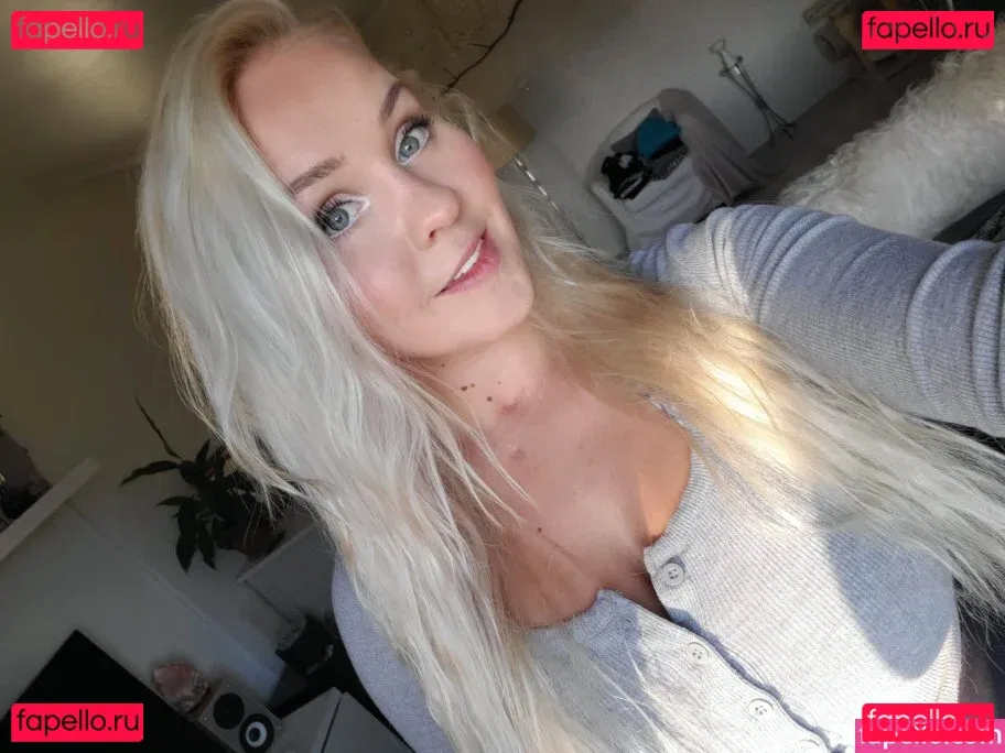 Emilia Linden Onlyfans Photo Gallery 