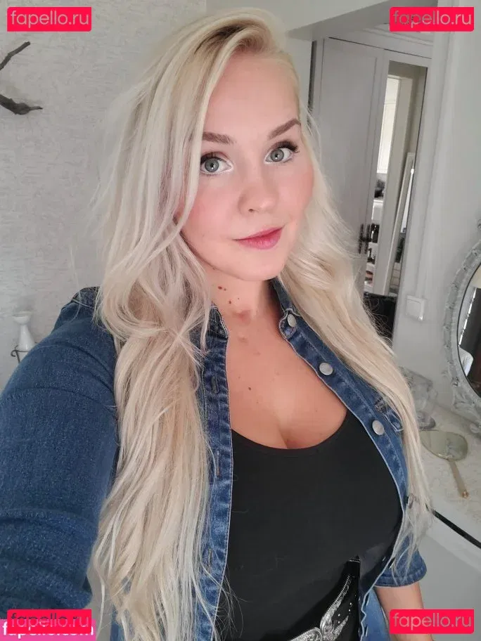 Emilia Linden Onlyfans Photo Gallery 