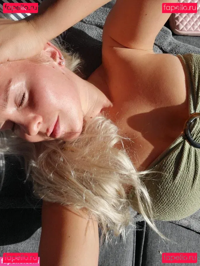 Emilia Linden Onlyfans Photo Gallery 