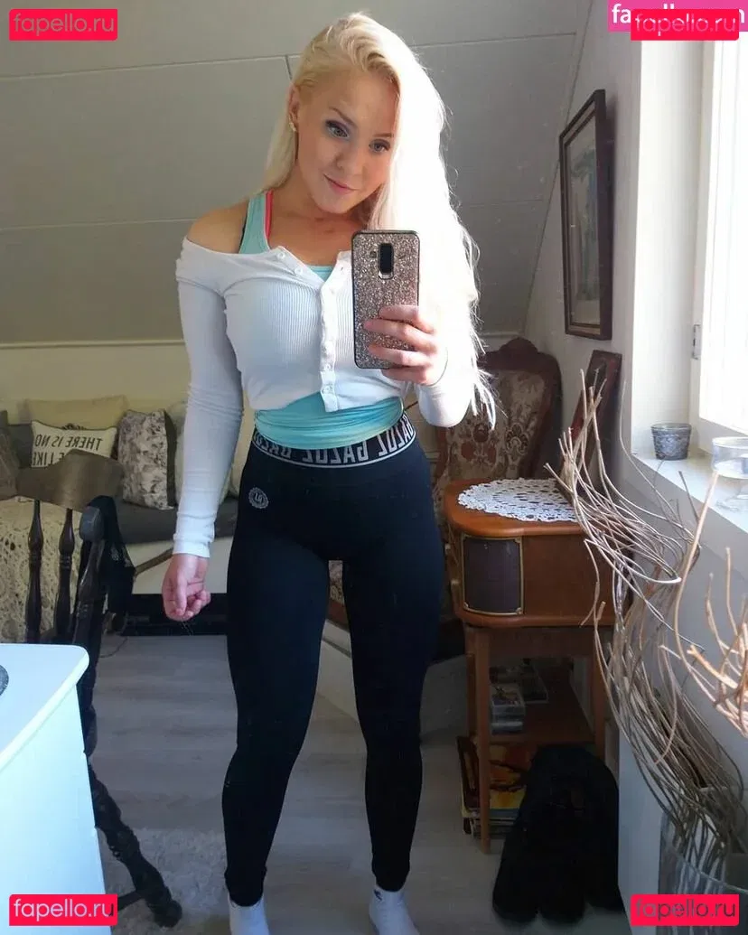 Emilia Linden Onlyfans Photo Gallery 