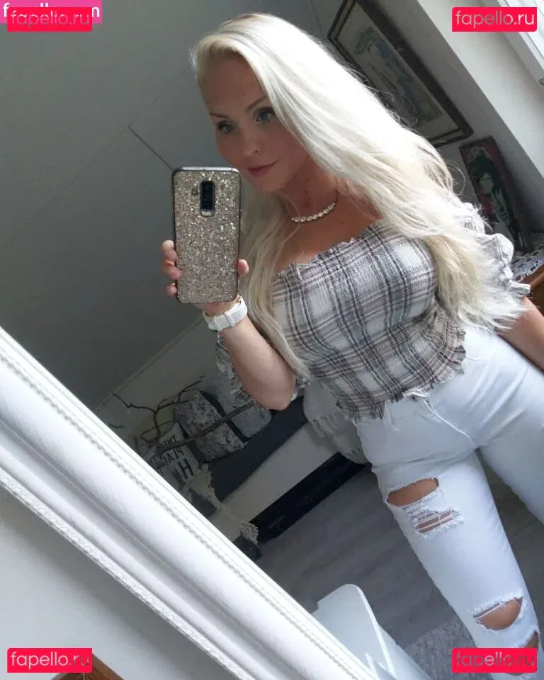 Emilia Linden Onlyfans Photo Gallery 