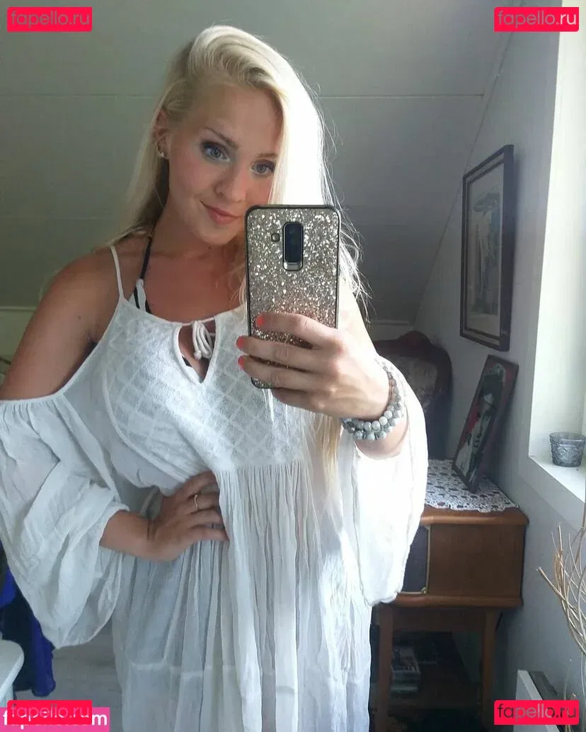 Emilia Linden Onlyfans Photo Gallery 