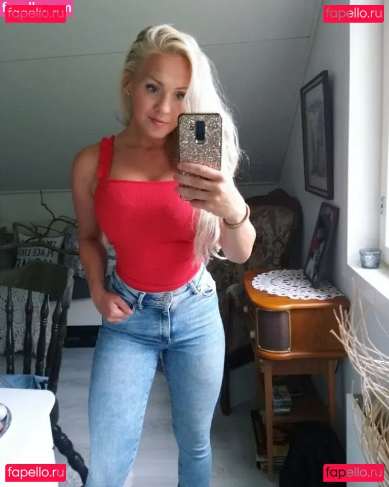 Emilia Linden Onlyfans Photo Gallery 