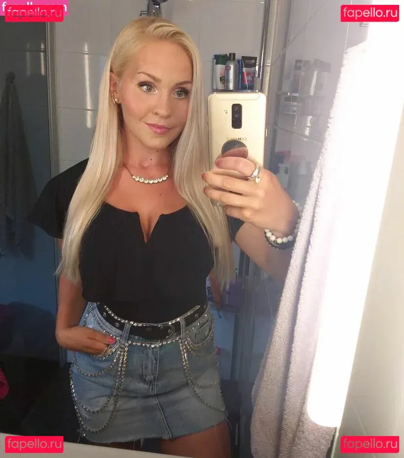 Emilia Linden Onlyfans Photo Gallery 