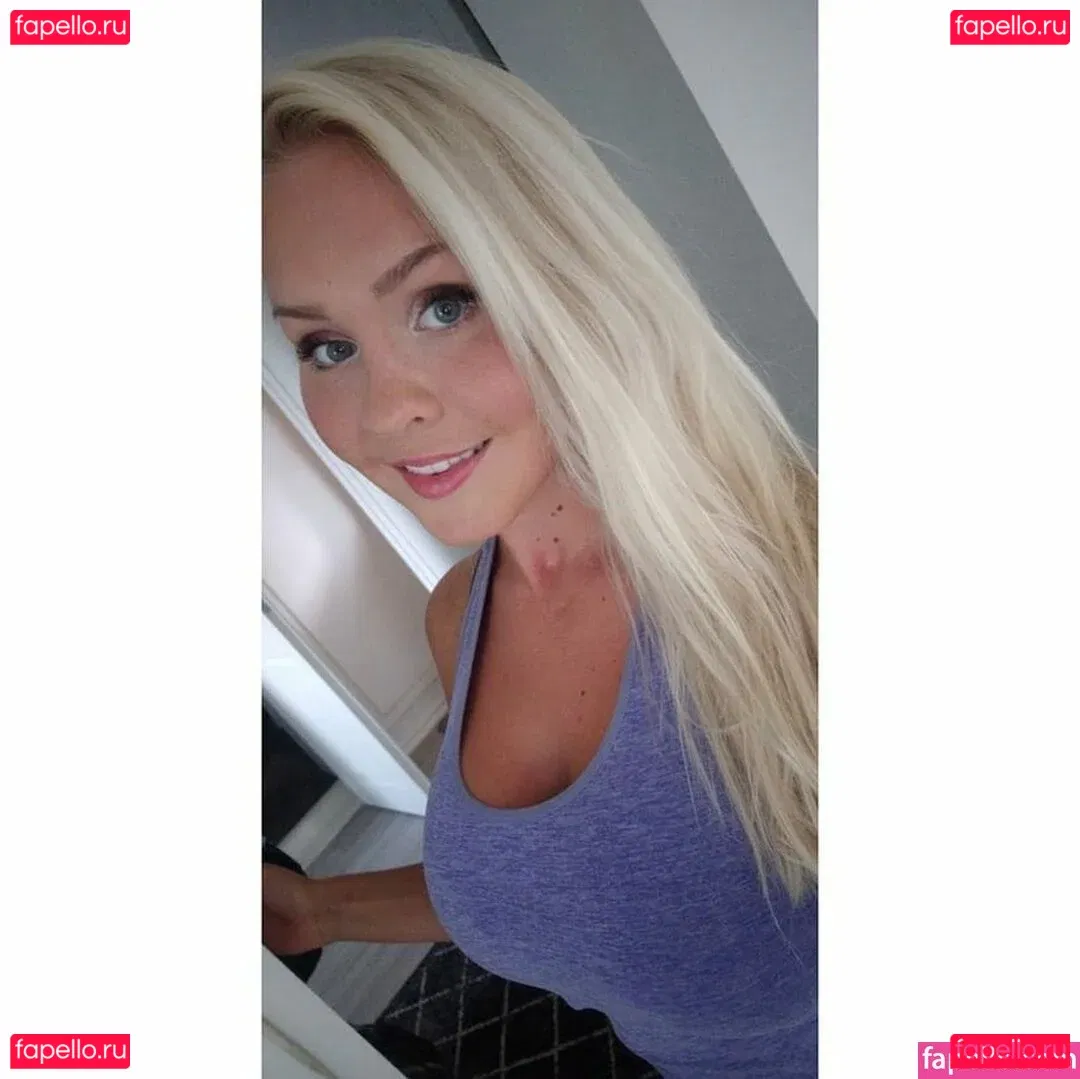 Emilia Linden Onlyfans Photo Gallery 