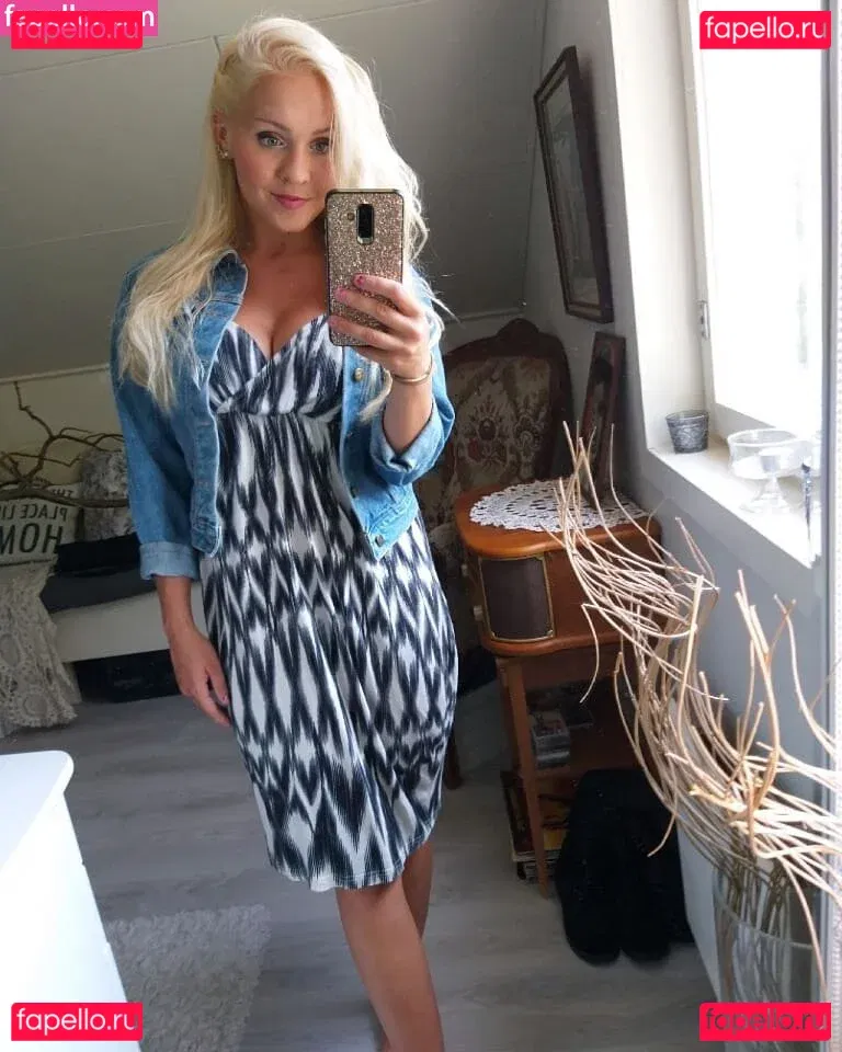 Emilia Linden Onlyfans Photo Gallery 