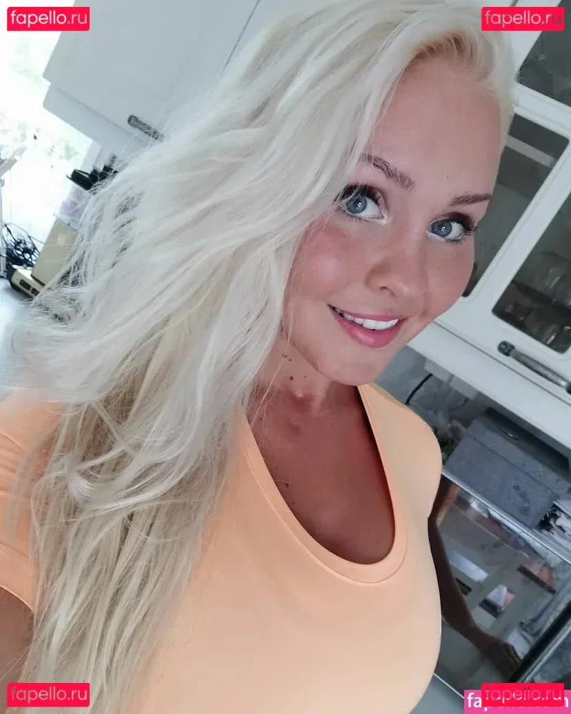 Emilia Linden Onlyfans Photo Gallery 