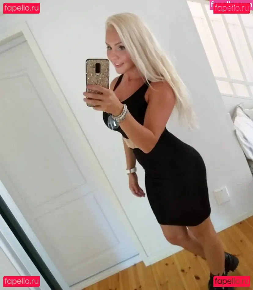 Emilia Linden Onlyfans Photo Gallery 