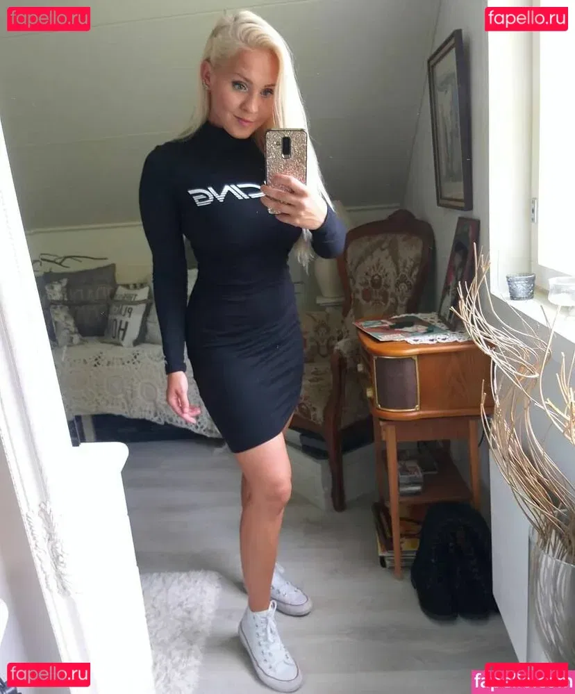 Emilia Linden Onlyfans Photo Gallery 