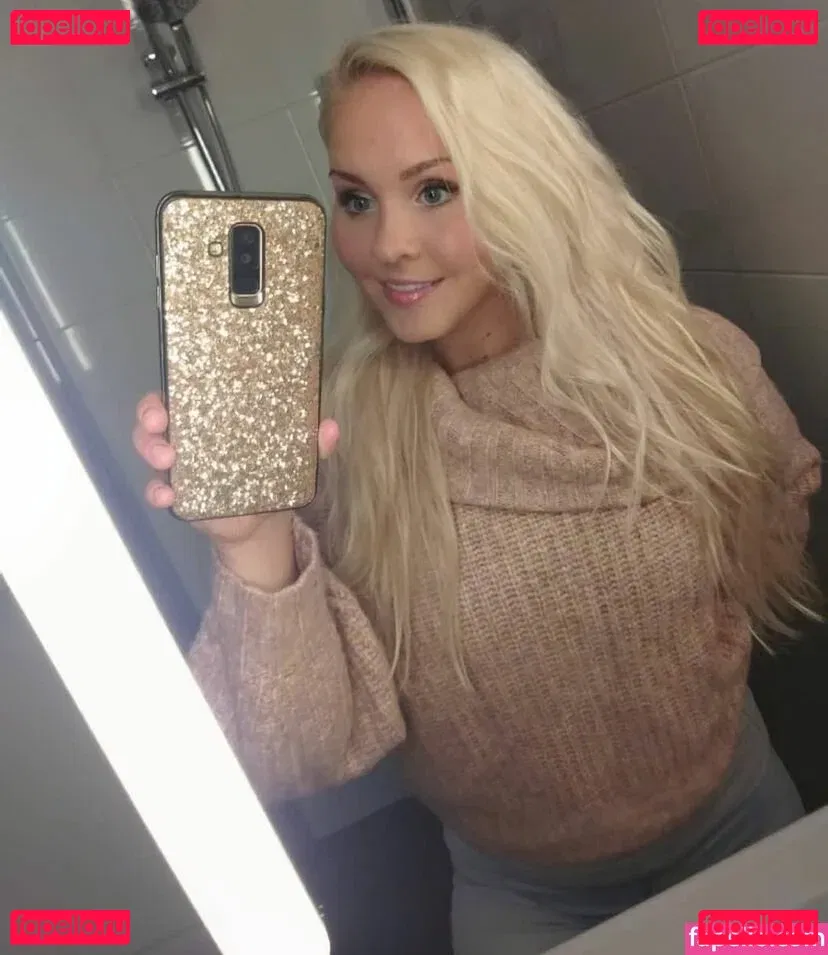 Emilia Linden Onlyfans Photo Gallery 