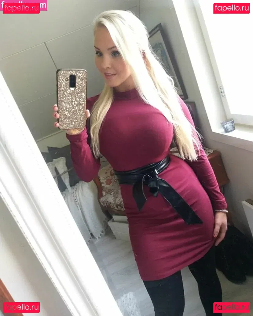 Emilia Linden Onlyfans Photo Gallery 