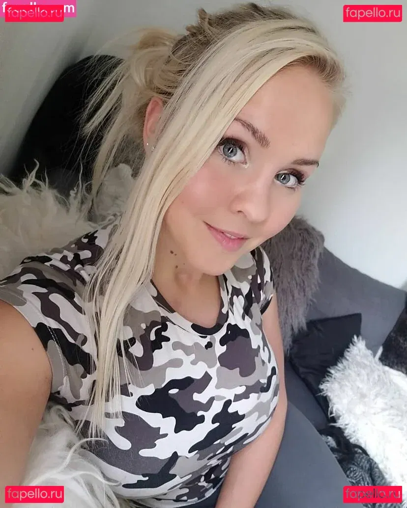 Emilia Linden Onlyfans Photo Gallery 