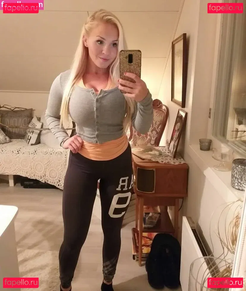 Emilia Linden Onlyfans Photo Gallery 