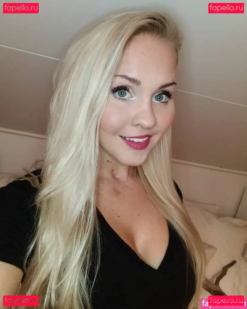 Emilia Linden Onlyfans Photo Gallery 