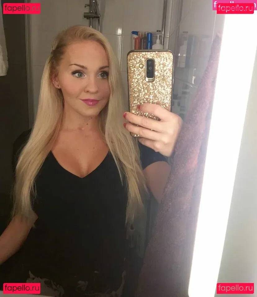 Emilia Linden Onlyfans Photo Gallery 