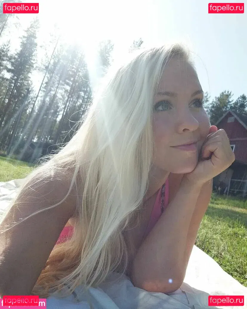 Emilia Linden Onlyfans Photo Gallery 