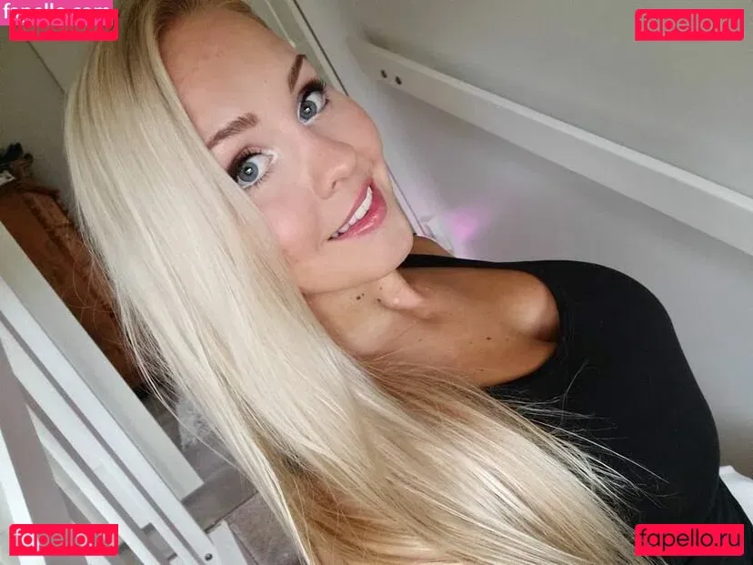 Emilia Linden Onlyfans Photo Gallery 