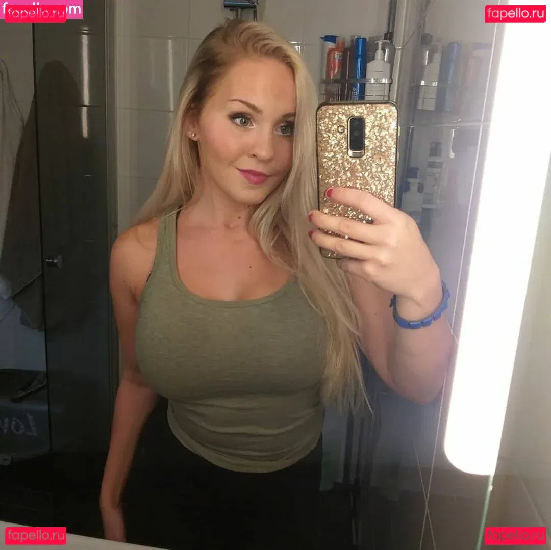 Emilia Linden Onlyfans Photo Gallery 