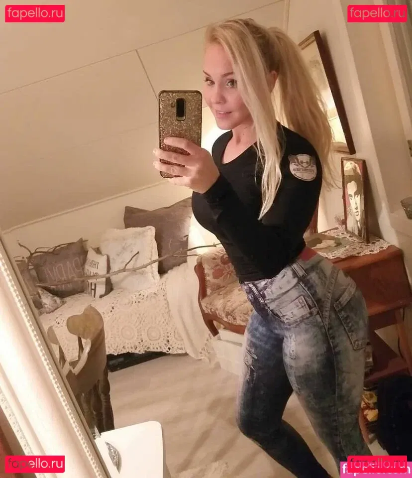 Emilia Linden Onlyfans Photo Gallery 