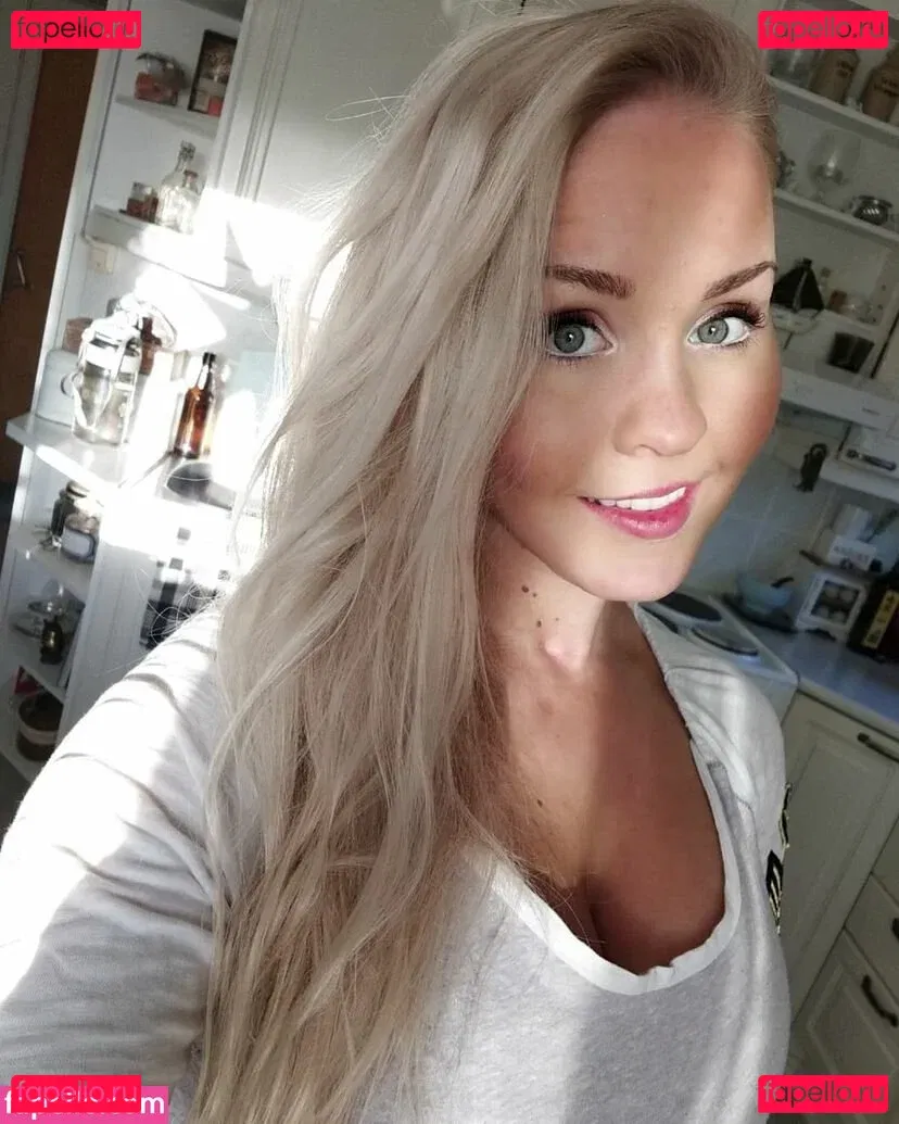 Emilia Linden Onlyfans Photo Gallery 