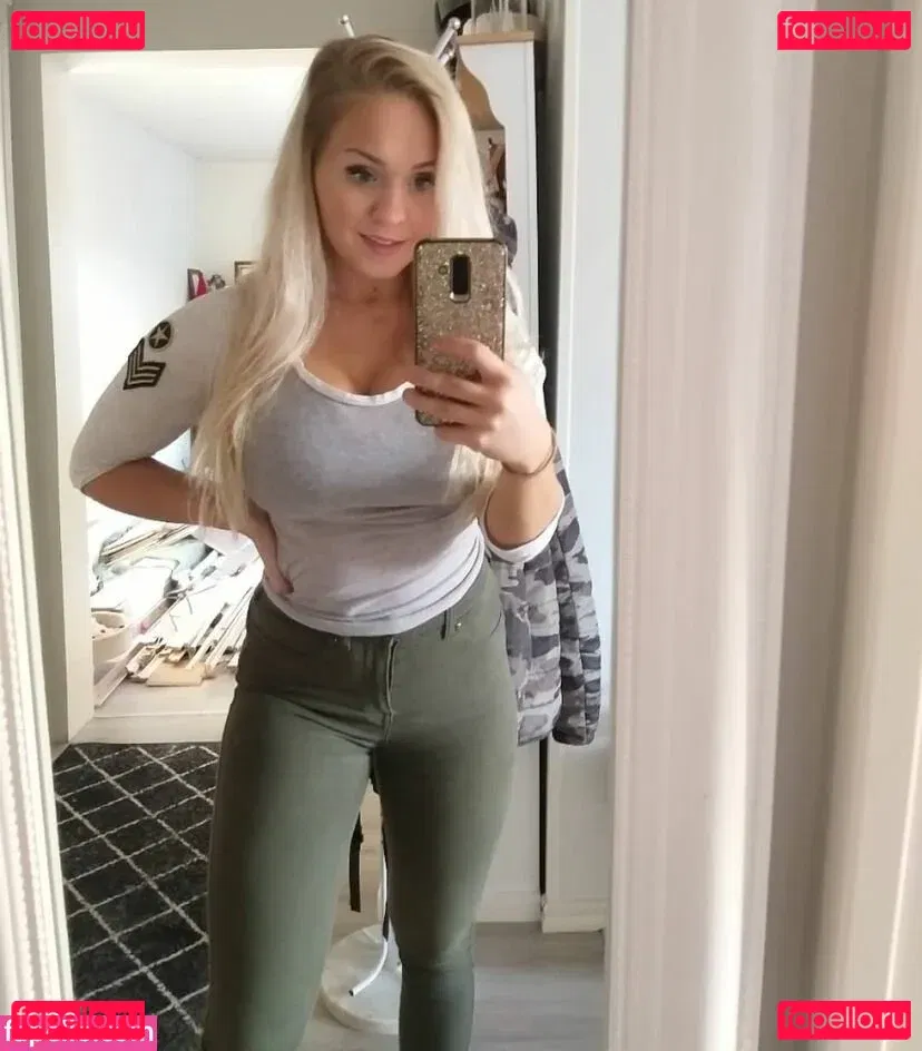 Emilia Linden Onlyfans Photo Gallery 