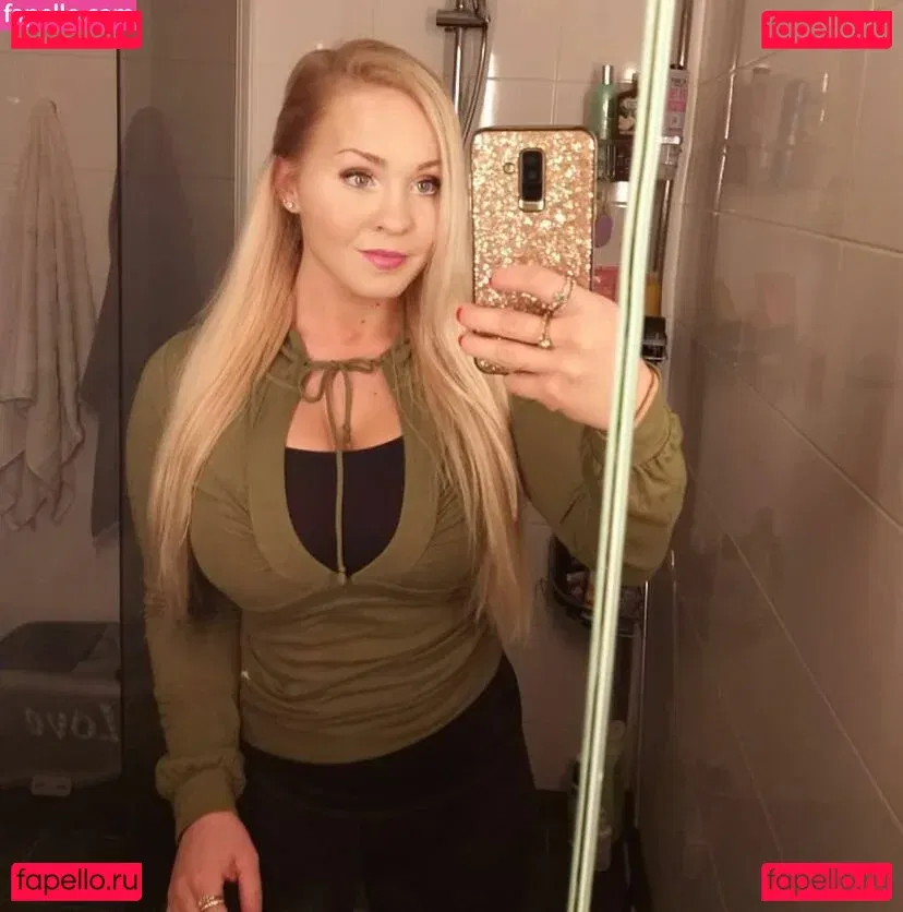 Emilia Linden Onlyfans Photo Gallery 