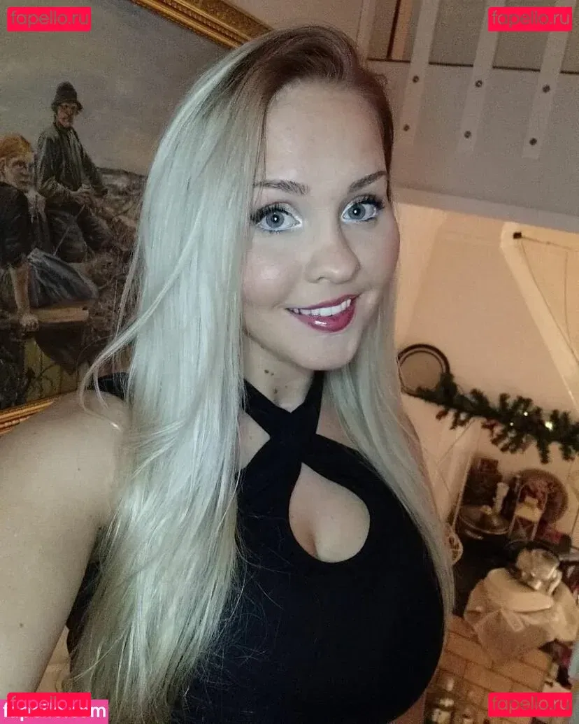 Emilia Linden Onlyfans Photo Gallery 