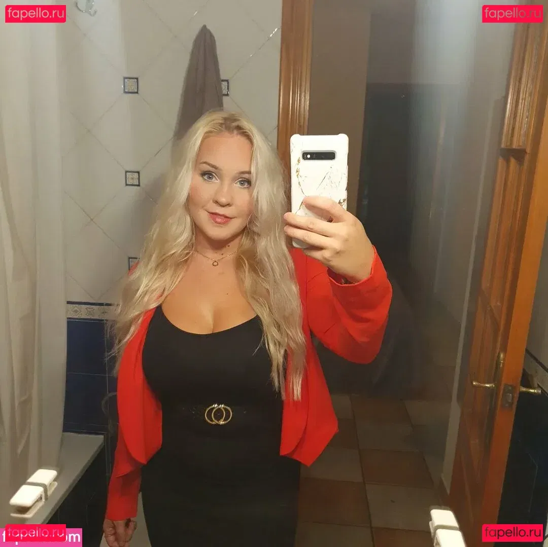 Emilia Linden Onlyfans Photo Gallery 