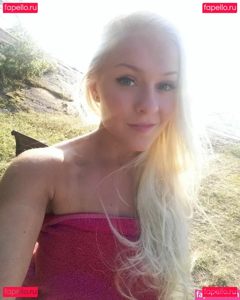 Emilia Linden Onlyfans Photo Gallery 