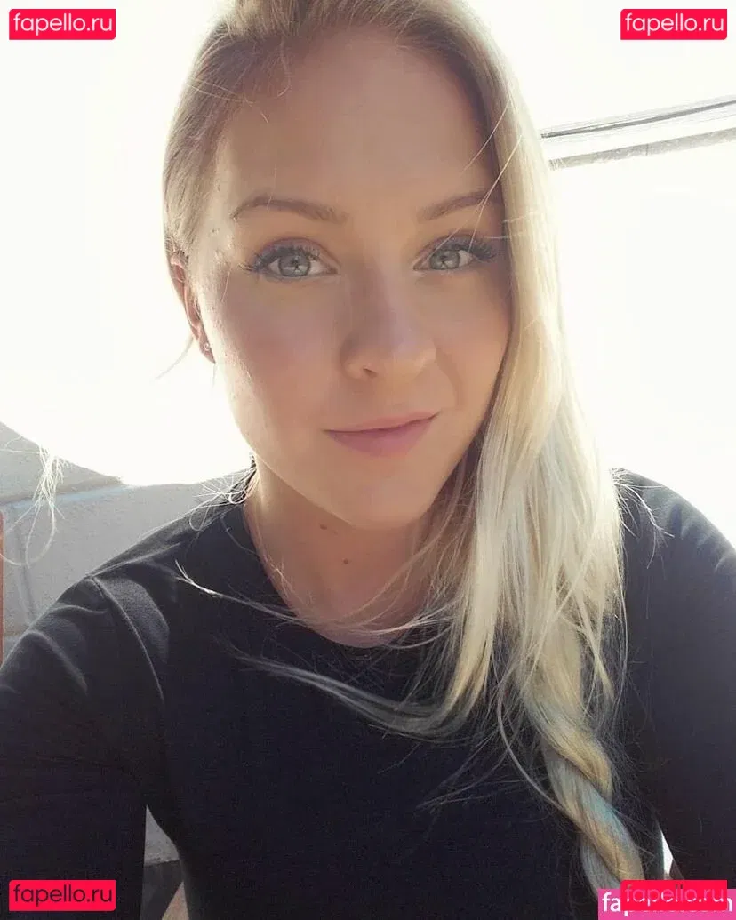 Emilia Linden Onlyfans Photo Gallery 