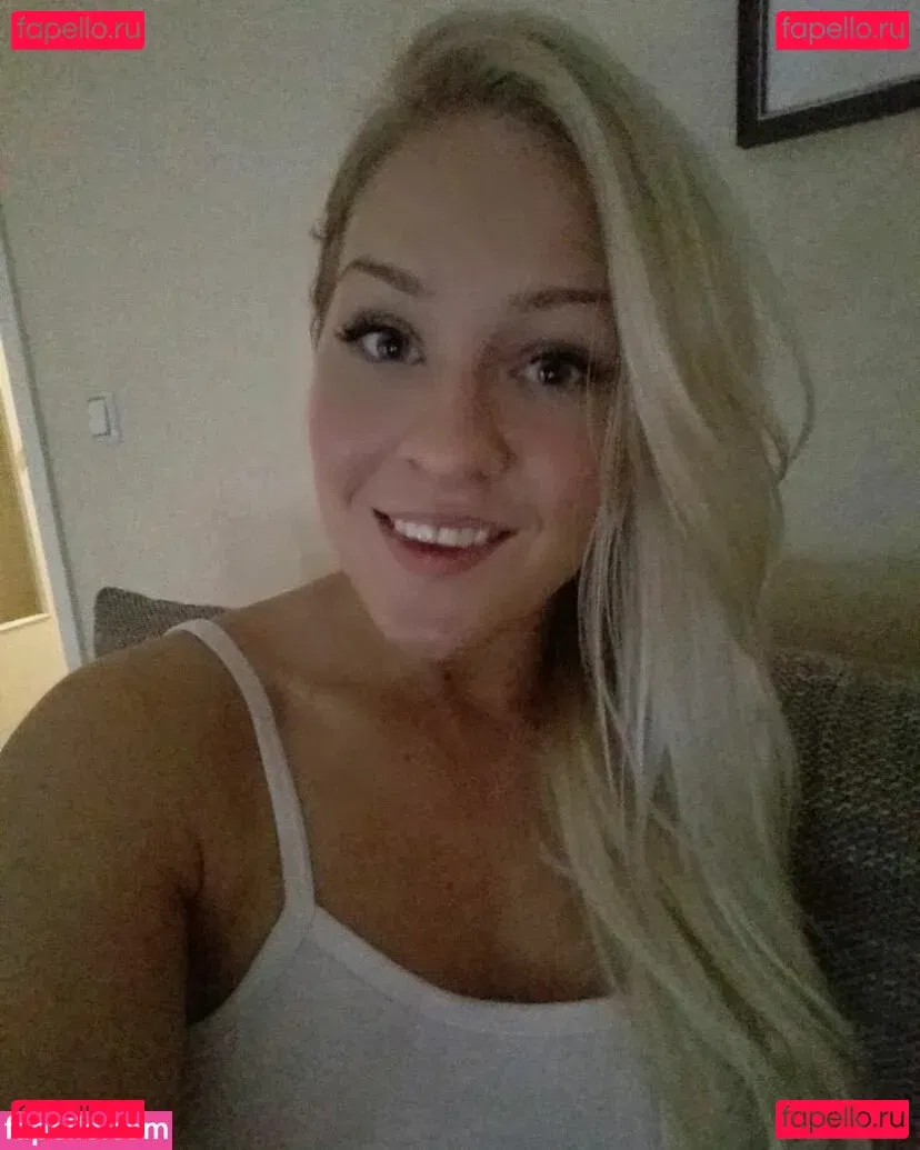 Emilia Linden Onlyfans Photo Gallery 