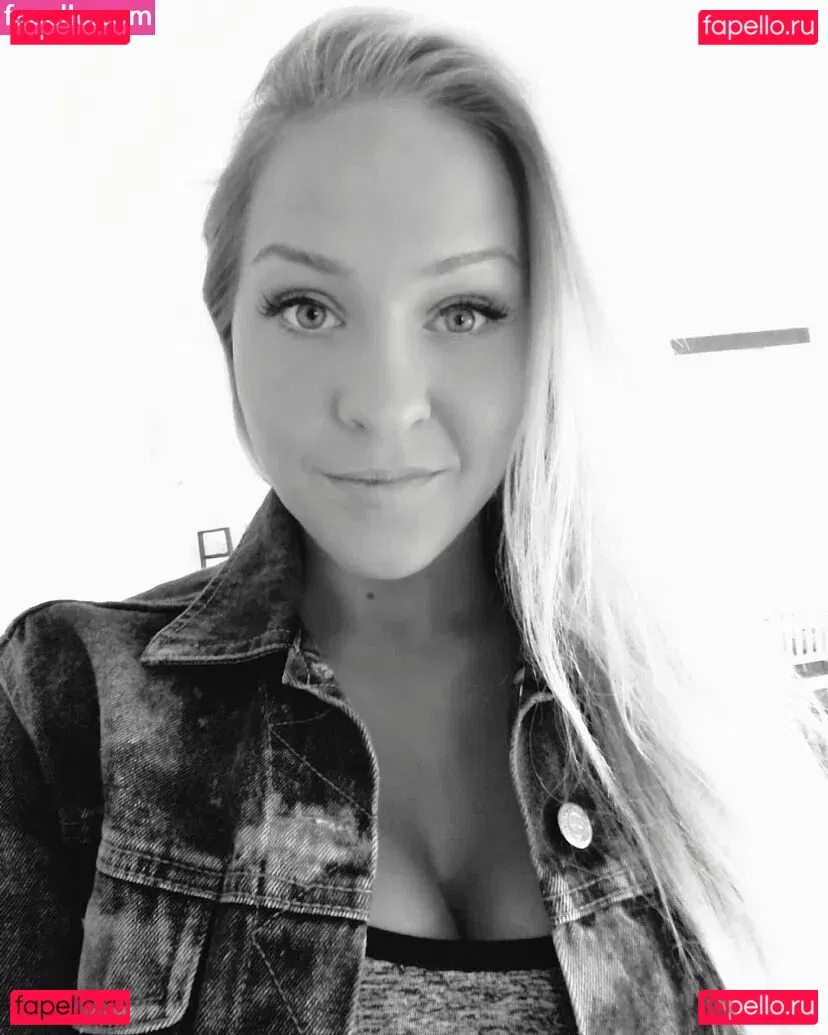 Emilia Linden Onlyfans Photo Gallery 