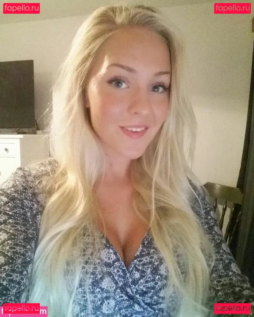 Emilia Linden Onlyfans Photo Gallery 