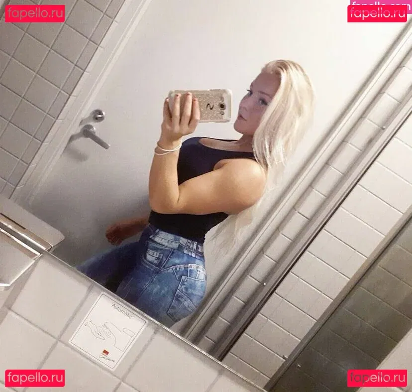 Emilia Linden Onlyfans Photo Gallery 