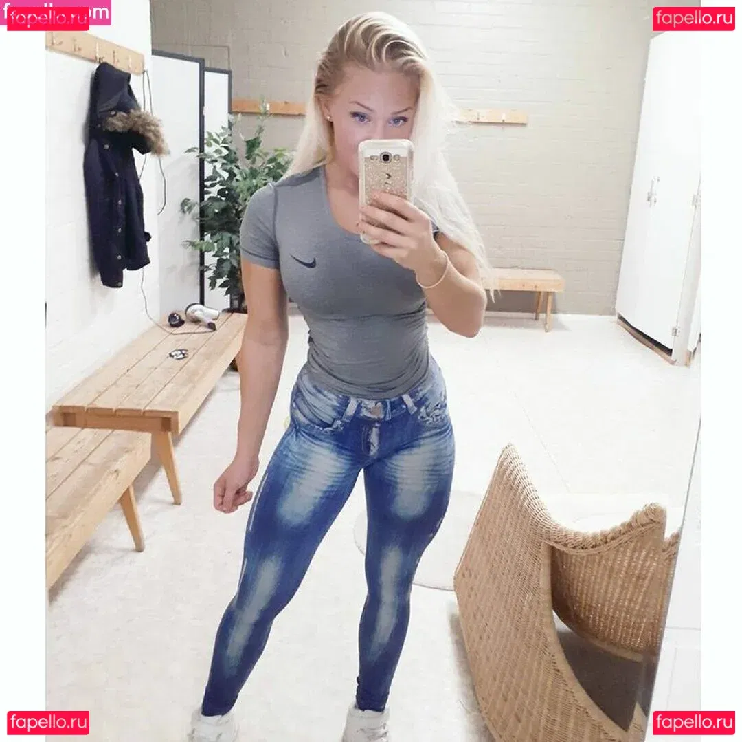 Emilia Linden Onlyfans Photo Gallery 