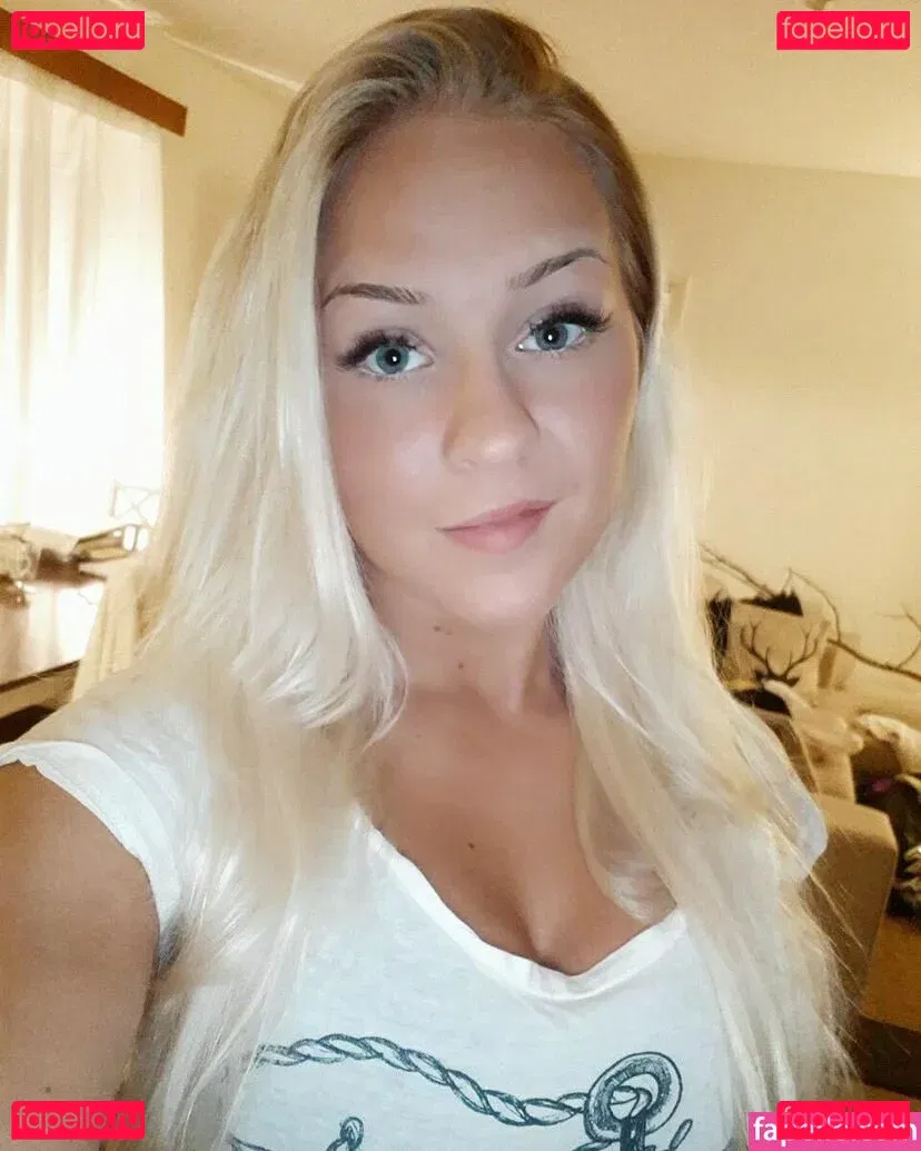 Emilia Linden Onlyfans Photo Gallery 