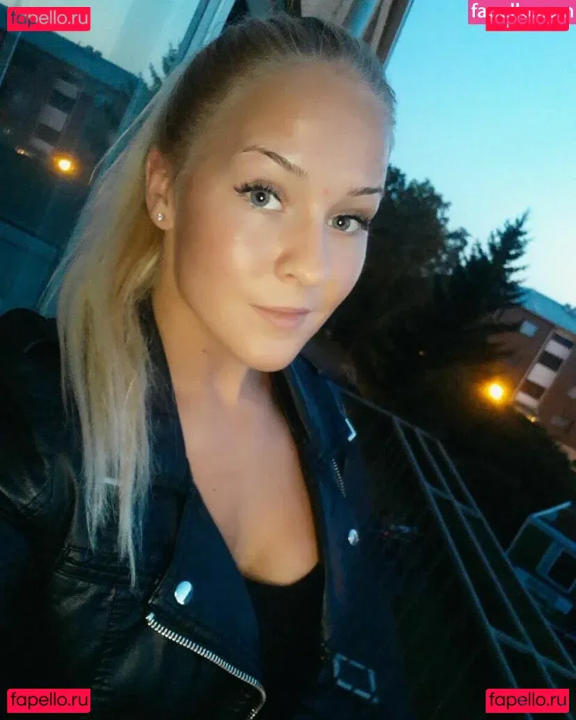 Emilia Linden Onlyfans Photo Gallery 