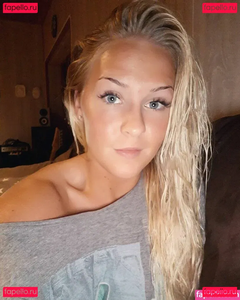 Emilia Linden Onlyfans Photo Gallery 