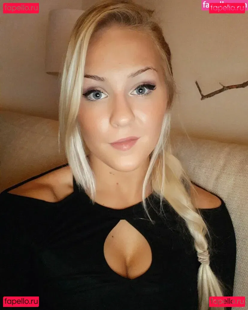 Emilia Linden Onlyfans Photo Gallery 