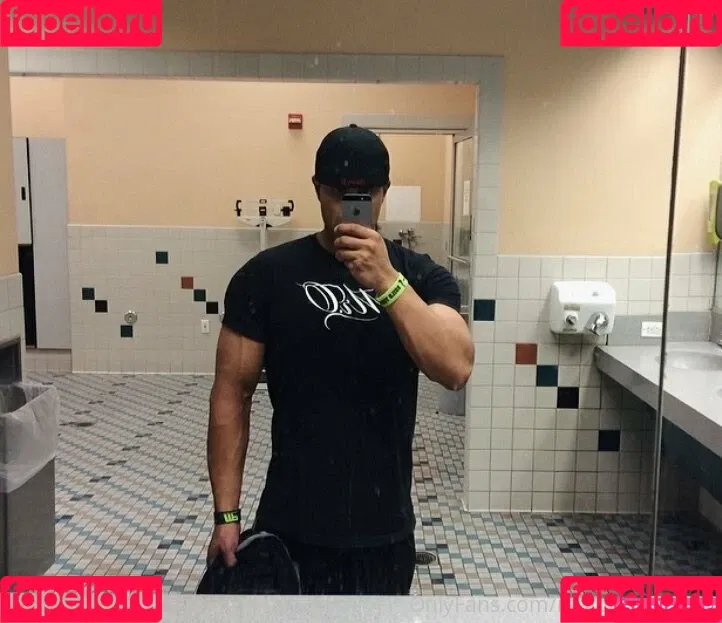 realbrandon818 Onlyfans Photo Gallery 