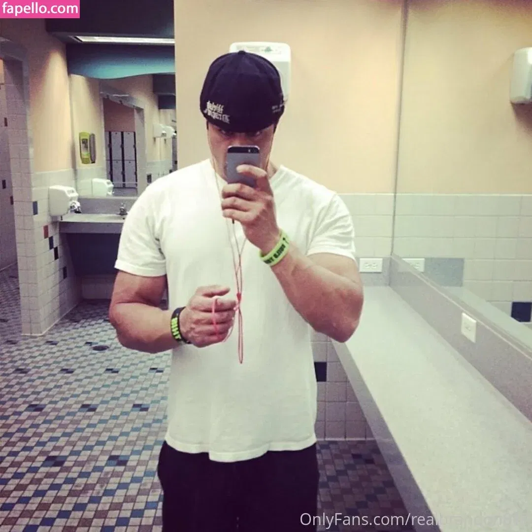 realbrandon818 Onlyfans Photo Gallery 