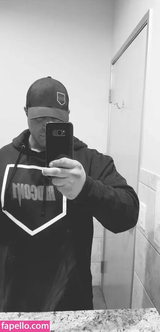 realbrandon818 Onlyfans Photo Gallery 