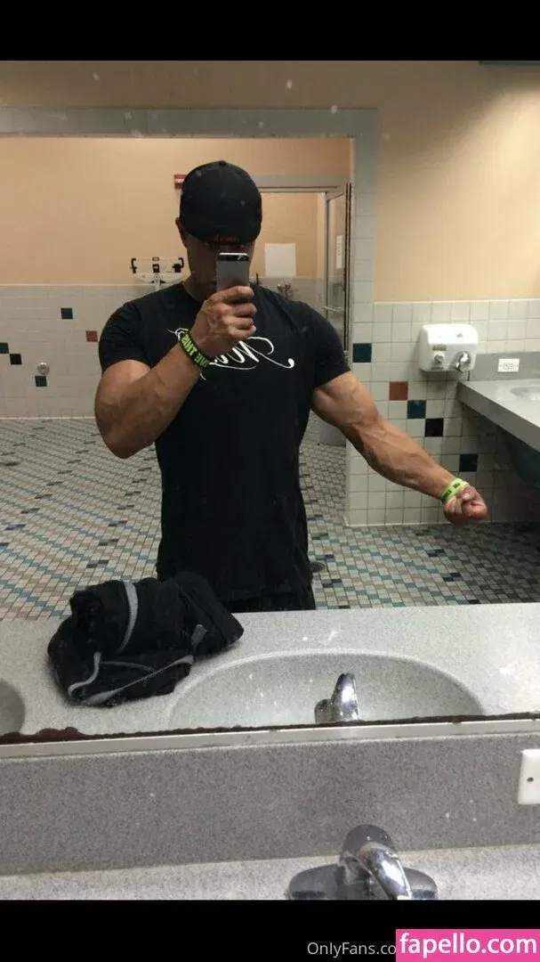 realbrandon818 Onlyfans Photo Gallery 