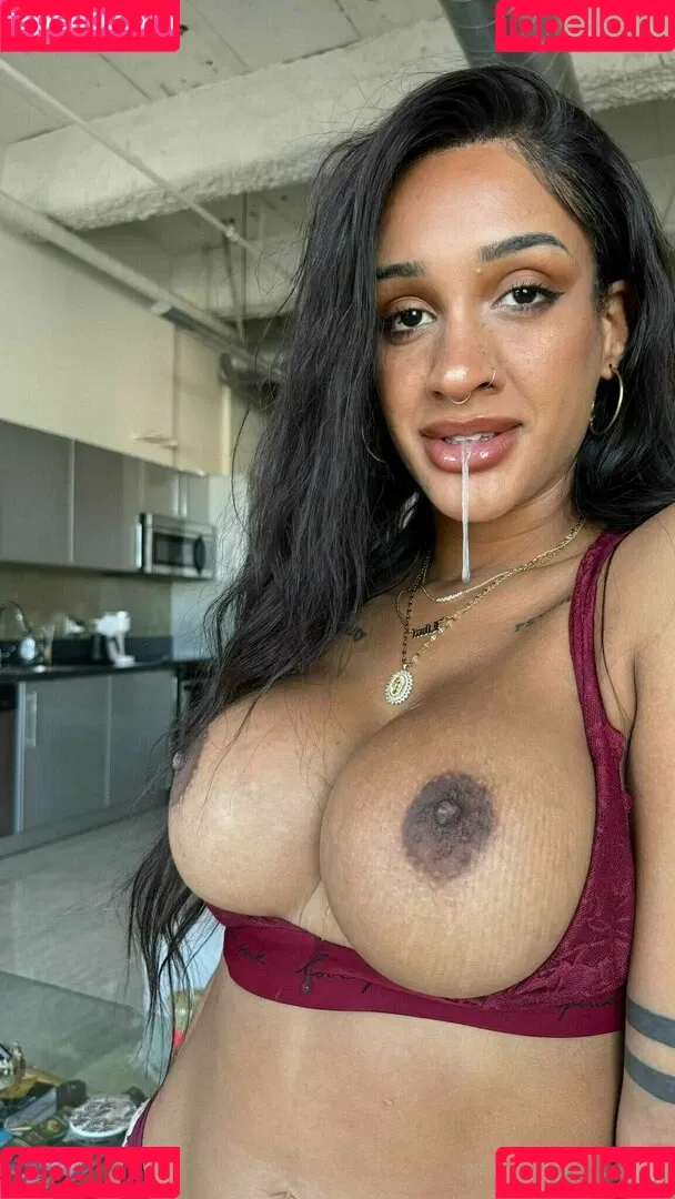 Zoey Sinn Onlyfans Photo Gallery 