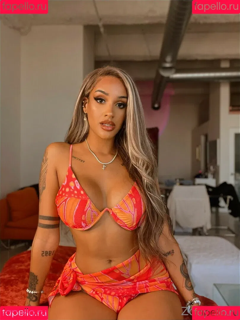 Zoey Sinn Onlyfans Photo Gallery 