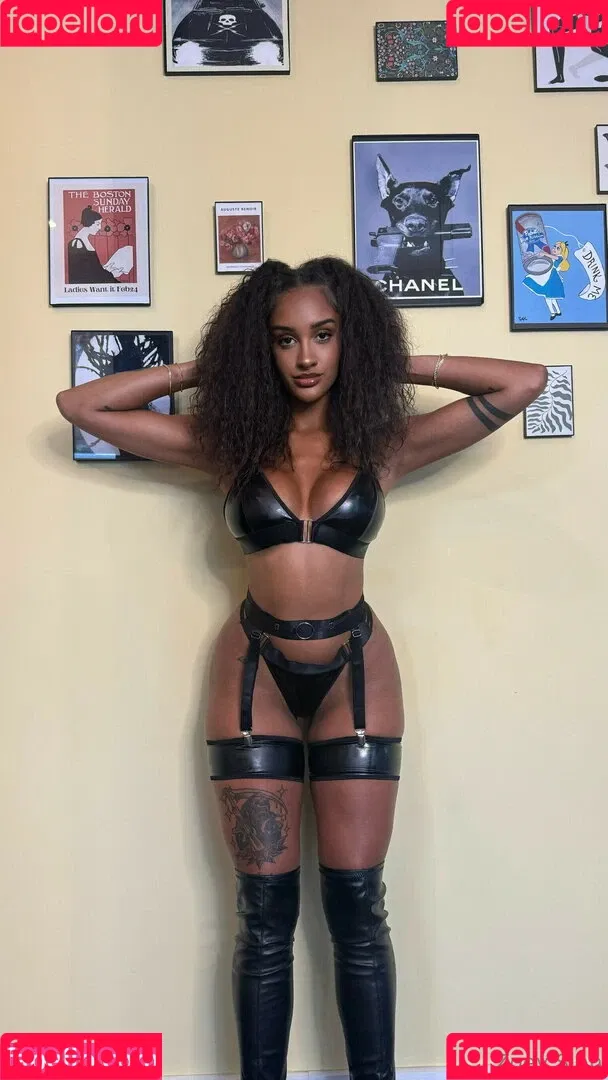 Zoey Sinn Onlyfans Photo Gallery 