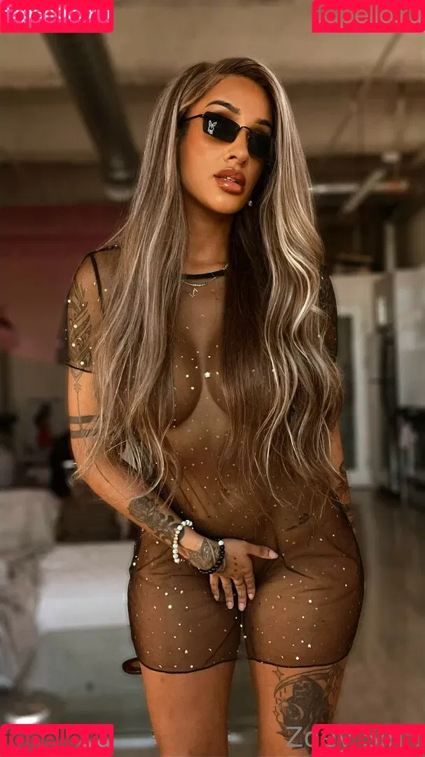 Zoey Sinn Onlyfans Photo Gallery 