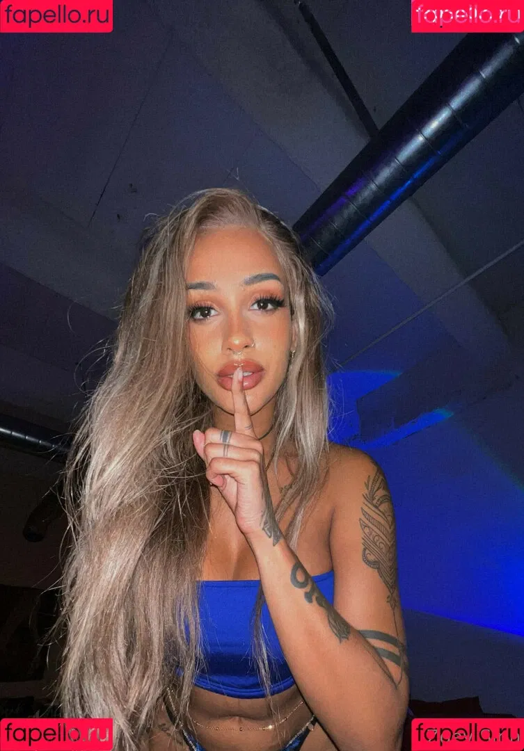 Zoey Sinn Onlyfans Photo Gallery 